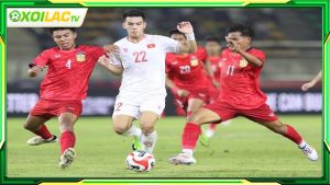 Kỹ thuật đẩy bóng qua người là gì?